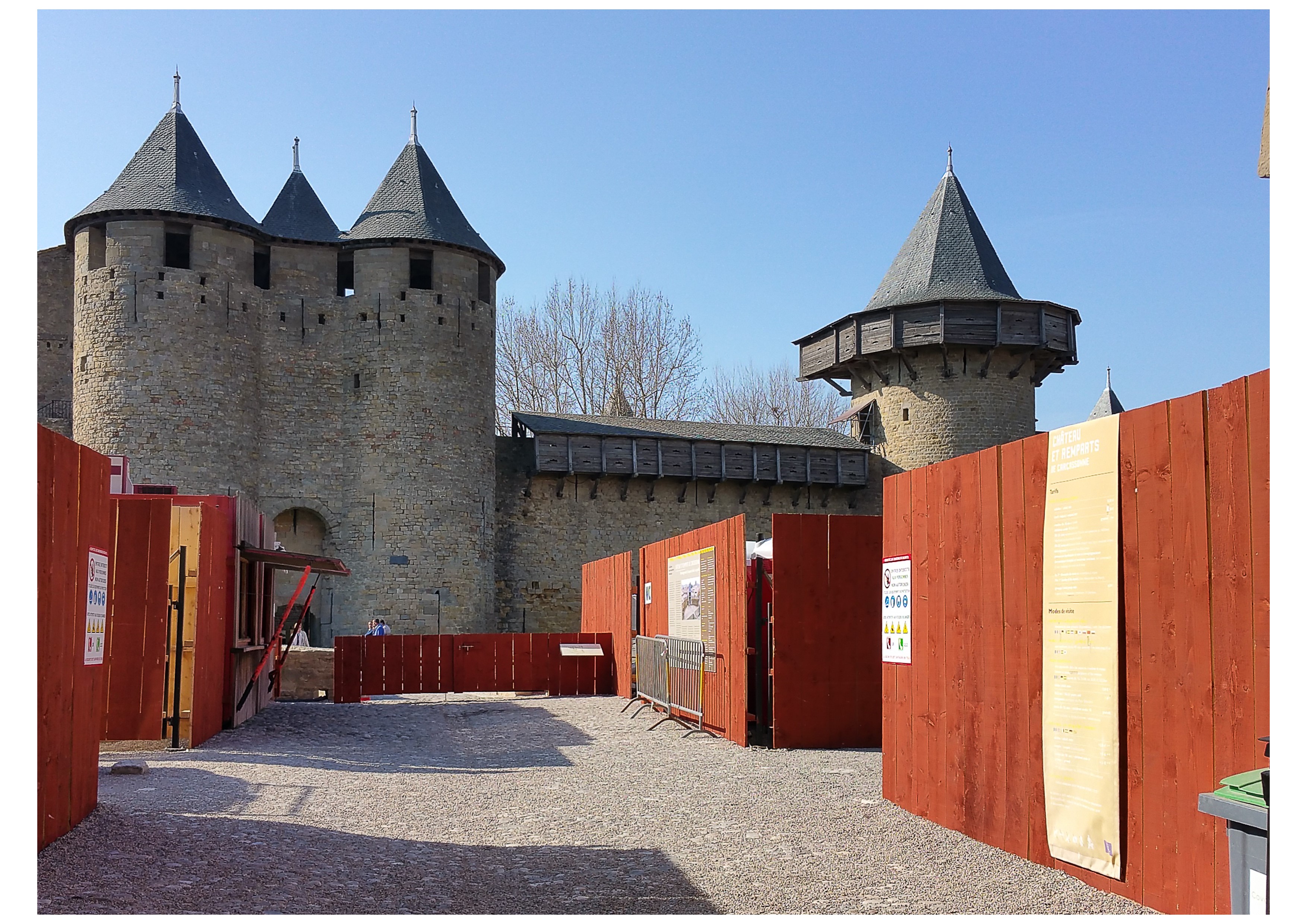 CARCASSONNE BARBACANE VUE CHANTIER 2